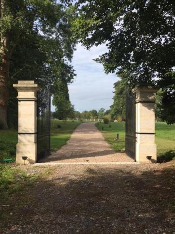 Le Manoir Du Ribardon * Neuvy-au-Houlme